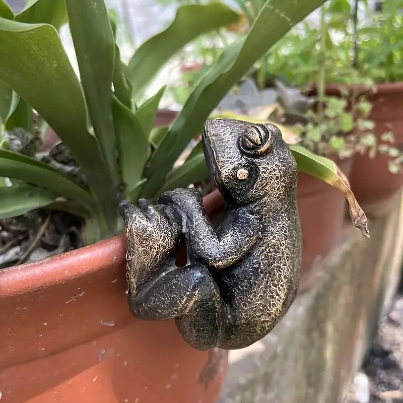 Frog Plant Pot Hugger
